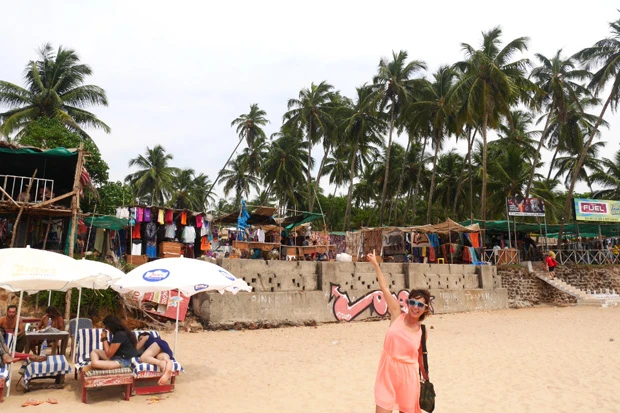ヤシの木が南国ムードを盛り上げてくれる、ゴアで人気のアンジュナビーチ