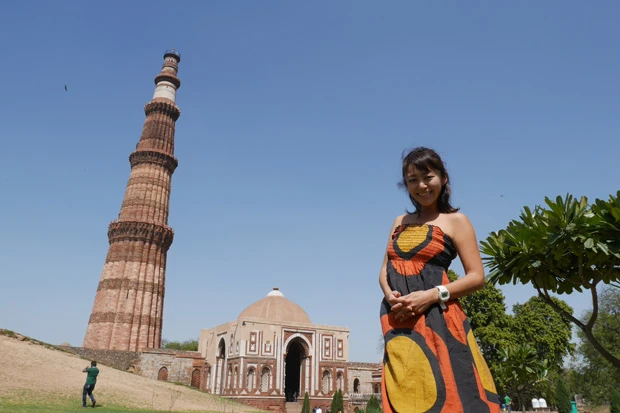 デリーの世界遺産”クトゥブ・ミナール”。高さ72.5mの世界で最も高いミナレット(モスクの突塔)