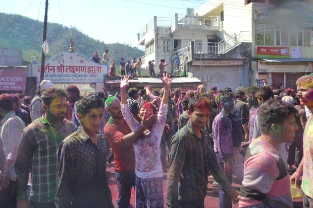 ちょっとでも隙を見せたらホラ、ベロン。写真もろくに取れません(笑)