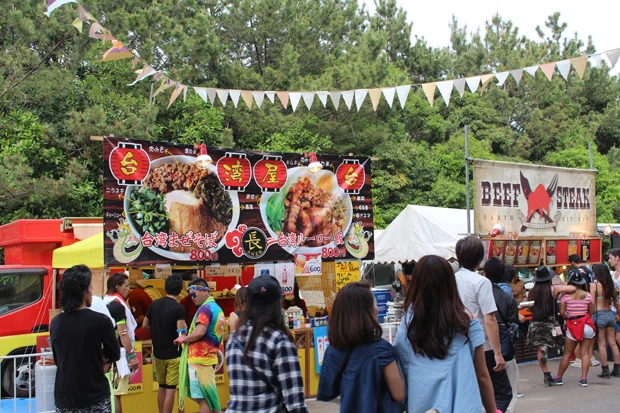 フェスのメインステージとは180度違うのどかな雰囲気とグルメに三十路記者も大満足!