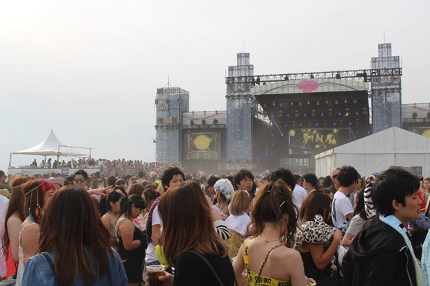 「ULTRA JAPAN」に匹敵するほどのEDMイベント。ステージ前は“芋洗い”状態