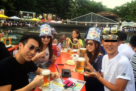大学の友人たちとオクフェスへ! 昼間から飲んで、この後はカラオケに行ったりと朝まで楽しかったーー!