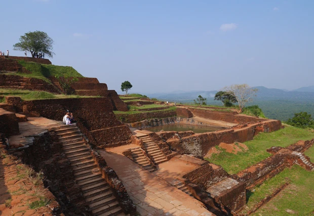  シーギリヤの頂上は小さなマチュピチュのようでもある