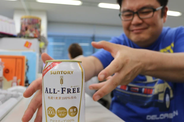 いくらノンアルとはいえ、仕事中にグビグビするのはちょっと……けど飲んでみたい!!