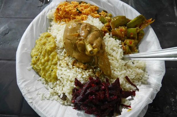  スリランカでは「ライス＆カレー」って呼ぶ。味？　インドの圧勝です！