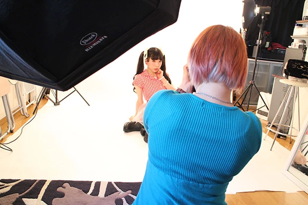 大羊堂での基本料金は、フルメイク+撮影で3時間2万9800円(税込み)、複数衣装の着用可、撮影データ全渡しに加え採用カット2枚のレタッチと2L判プリント2枚。