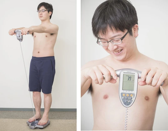 体脂肪計を用意して現実を見つめよう。20代で体脂肪率24.7%はかなりヤバイ。そのうえ体年齢39歳にショックを隠しきれない三浦君