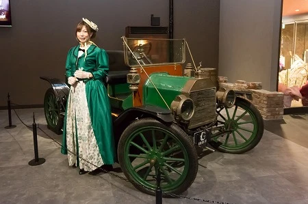 世界で初めての流れ作業による大量生産車「T型フォード」