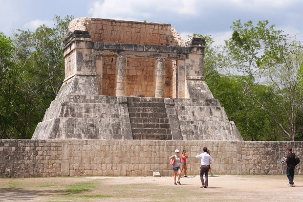 チチェン・イッツァ球戯場の場合、勝ったらここで打ち首です。男気ジャンケンの場合、買ったらレジで支払いです