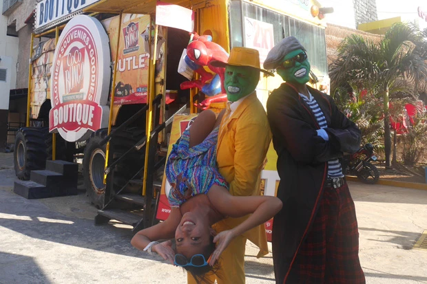 世界の終わり? ビックリしてひっくり返っちゃいました。そしてチップを要求されました