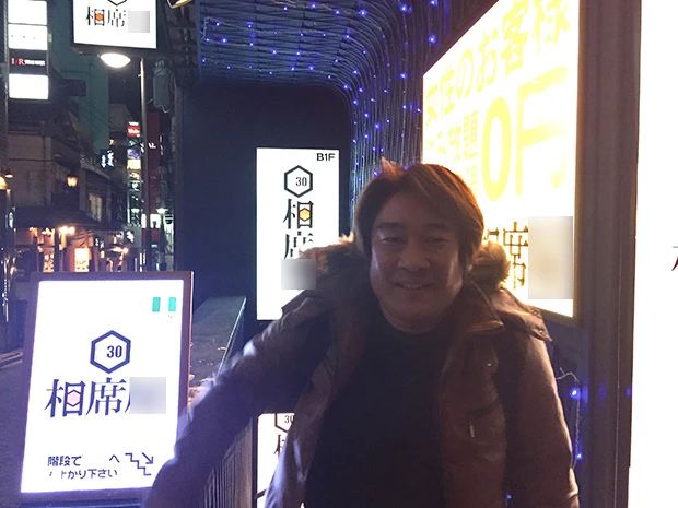 アラフォー廃人セキネがオススメする30歳以上限定の相席居酒屋。店内は薄暗く、顔がよく見えないのが逆にいい