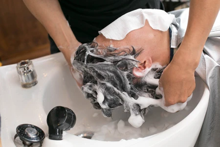 これくらいたっぷり泡がたつとOK。特に汗をかきやすい後頭部は念入りに