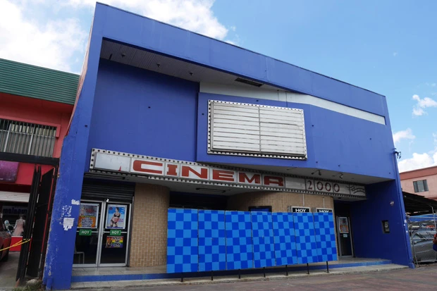 あまりに爽やかに街中にあったので、まさかポルノ映画館だったとは思いませんでした