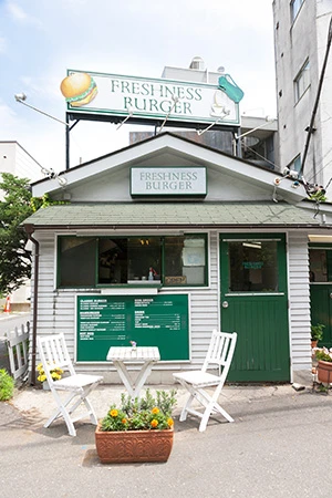 1992年に開店した「フレッシュネスバーガー富ヶ丘店」(東京都渋谷区富ヶ谷2-23 営業時間:10時~23時【日曜、祝日は~21時】 無休