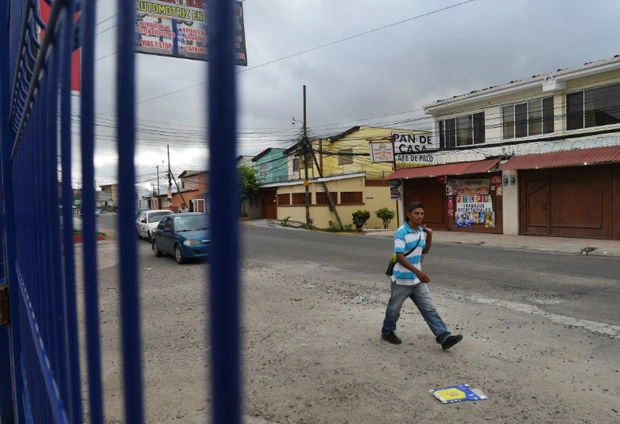 まるで檻の中にいるような一日だった