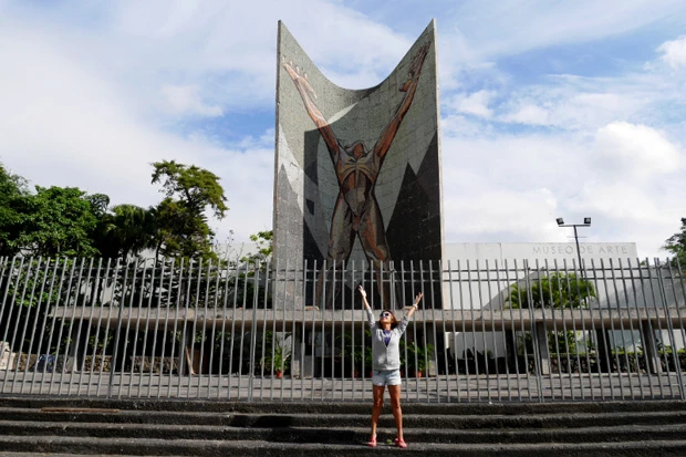 アート美術館では元気玉を集めている進撃の巨人が…? 私も「日本のみんな! オラに元気を分けてくれ~!」