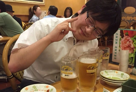 完全に酒に飲まれるダメダメな20代サラリーマン