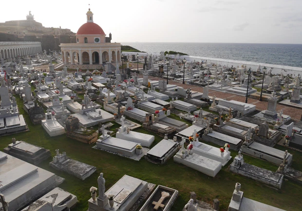 人気のサンファン墓地にはセレブたちが眠ってるんだそう