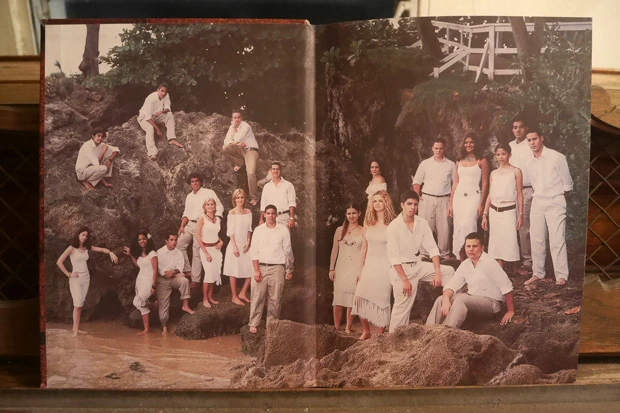 まるでファッション誌のような卒アルの１ページ。これ、生徒です