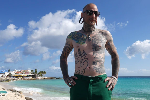 「結婚生涯長く献身」