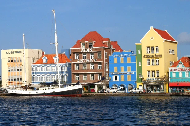 ユネスコ世界遺産である島主都ウィレムスタッドの町並みは、まるでおとぎの世界のようで、か、かわい~!