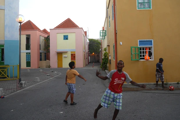 野球が有名だけど、街中で見かけるのはやっぱりサッカー