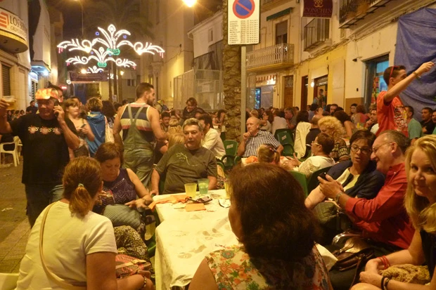 前夜祭で盛り上がってるのはどうやら地元民