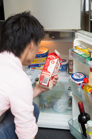 冷蔵庫に入れっぱなしの食品は、実際いつまで食べられる?
