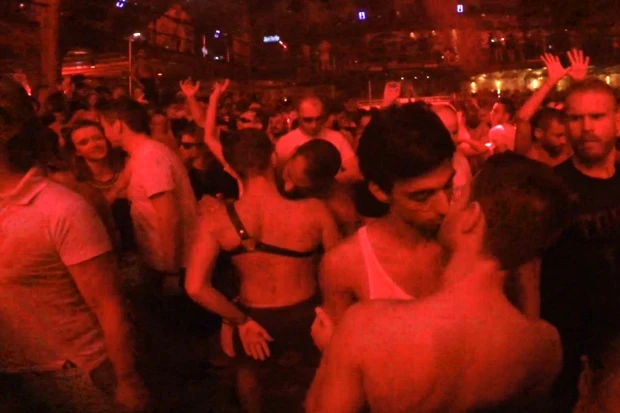 イケメン同士なので見てて嫌な気はしないというか、ちょっと見とれてしまった