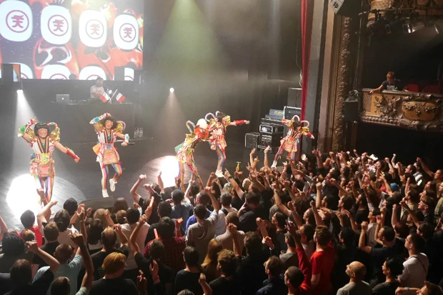 ミャンマーでも出会ったTEMPURA KIDZ。フランス人が喜んで見ている姿を見て、私もなんか嬉しい!