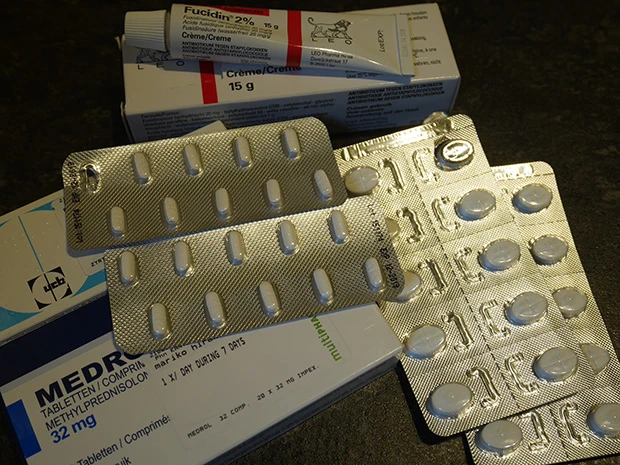 ステロイドクリームはやめてほしいと頼んだところ、飲み薬がステロイド。短期集中で治すのに少量は仕方ないとのこと