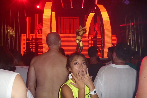 肉体美をステージで披露。ボディービル選手権ではありません