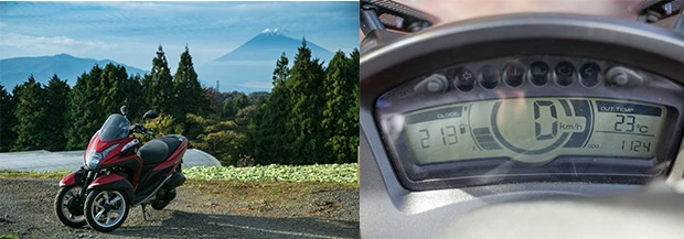 静岡県三島付近。休憩中の一枚。TRICITYの背後にそびえる富士山。絶景!このあたりでガソリンも半分に
