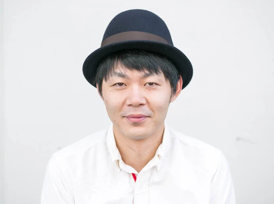 帽子の形は顔に似合っているだけに、もう少し深くかぶれるサイズ感をチョイスしたい