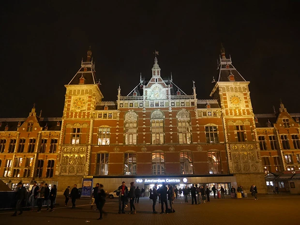 アムステルダム中央駅の夜景