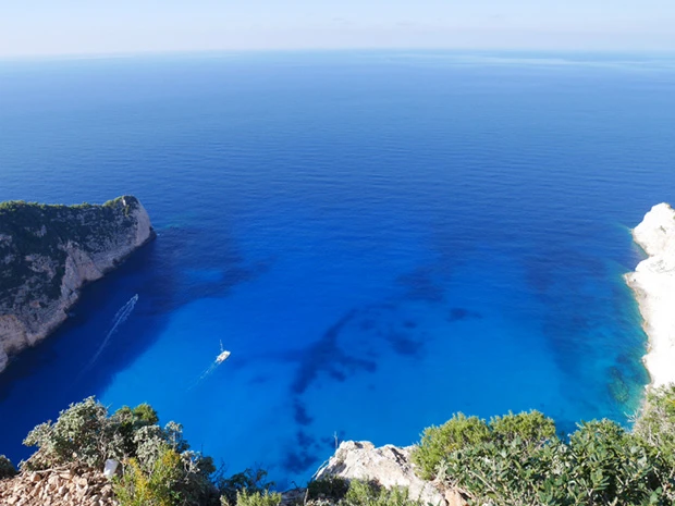 地球が青くて丸いのがわかるほどの水平線