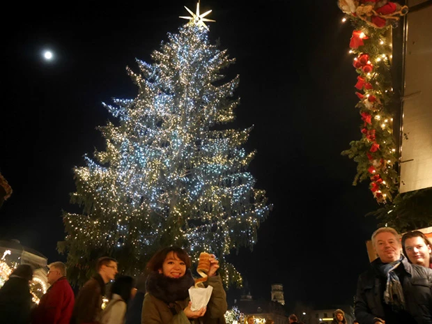 ハンガリー発祥のクルクルパン“キュルテーシュカラーチ”4ユーロ(約530円)