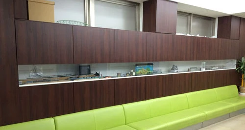 診察室前の待合スペースには、Nゲージが展示されている
