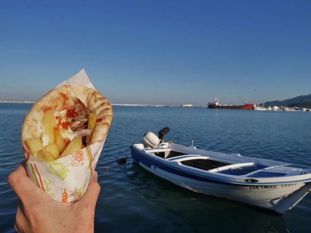 毎食ギュロス。写真の見た目よりパンチあります