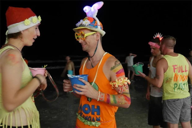 蛍光タンクトップ。結構カワイイかもなんだけど、日本帰ったら着る場所ないな…