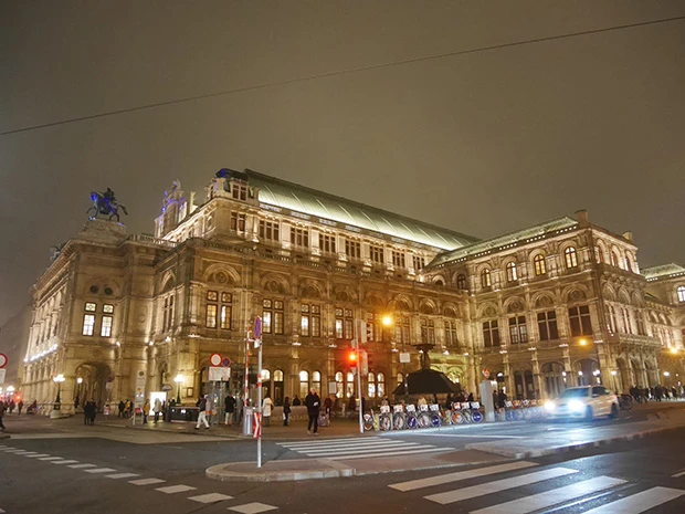 貫禄のオペラ座(ウィーン国立歌劇場)