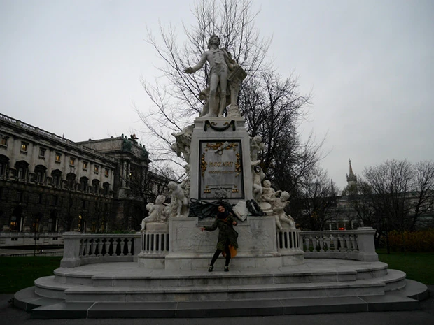 モーツァルトの像もたしかに小柄な気がする