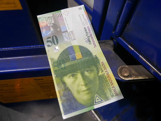 縦のデザインのスイスフラン紙幣。ちょっと福山似?