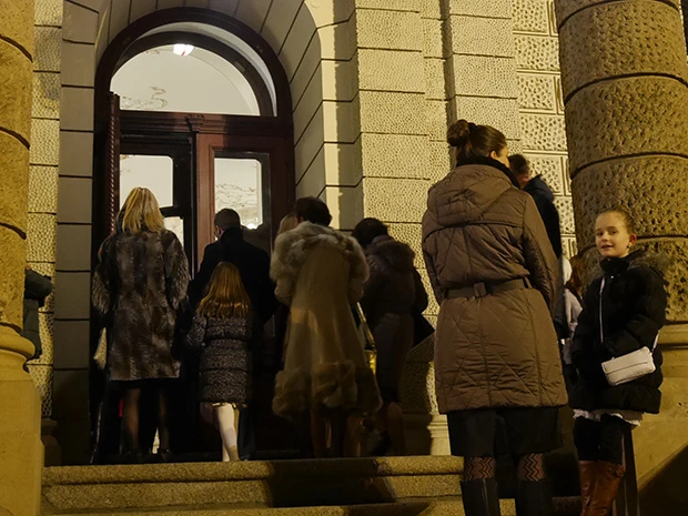 ゴージャスな毛皮の人々がたくさん