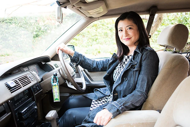 普通自動車免許のほかに中型二輪免許も持つ。愛車について、強いて不満を挙げるなら燃費の悪さだけ。小回りが利いて、スリムなところが一番のお気に入り