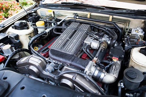 なんと１０万㎞の時にエンジンを載せ替えていた。エアサスペンションも２回ほど交換しているという。いやー、ハンパないシーマ愛です