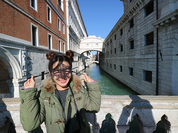 囚人が投獄される前に見る、最後の美しい景色にため息をつくという「ため息橋」。地元では永遠の愛で結ばれる恋人たちの橋とも言われている