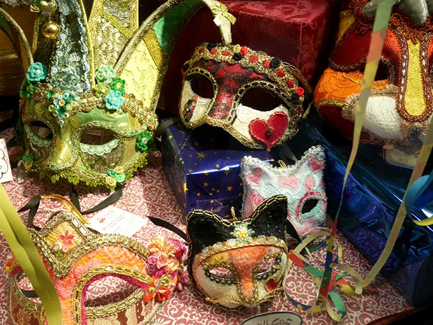 職人技の効いている仮面