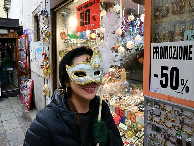 棒がついてるタイプの仮面もあったよ