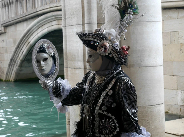 鏡の自分にウットリ